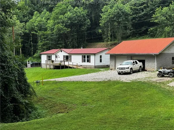 39 Fox Chase Rd, Alum Creek, WV 25003