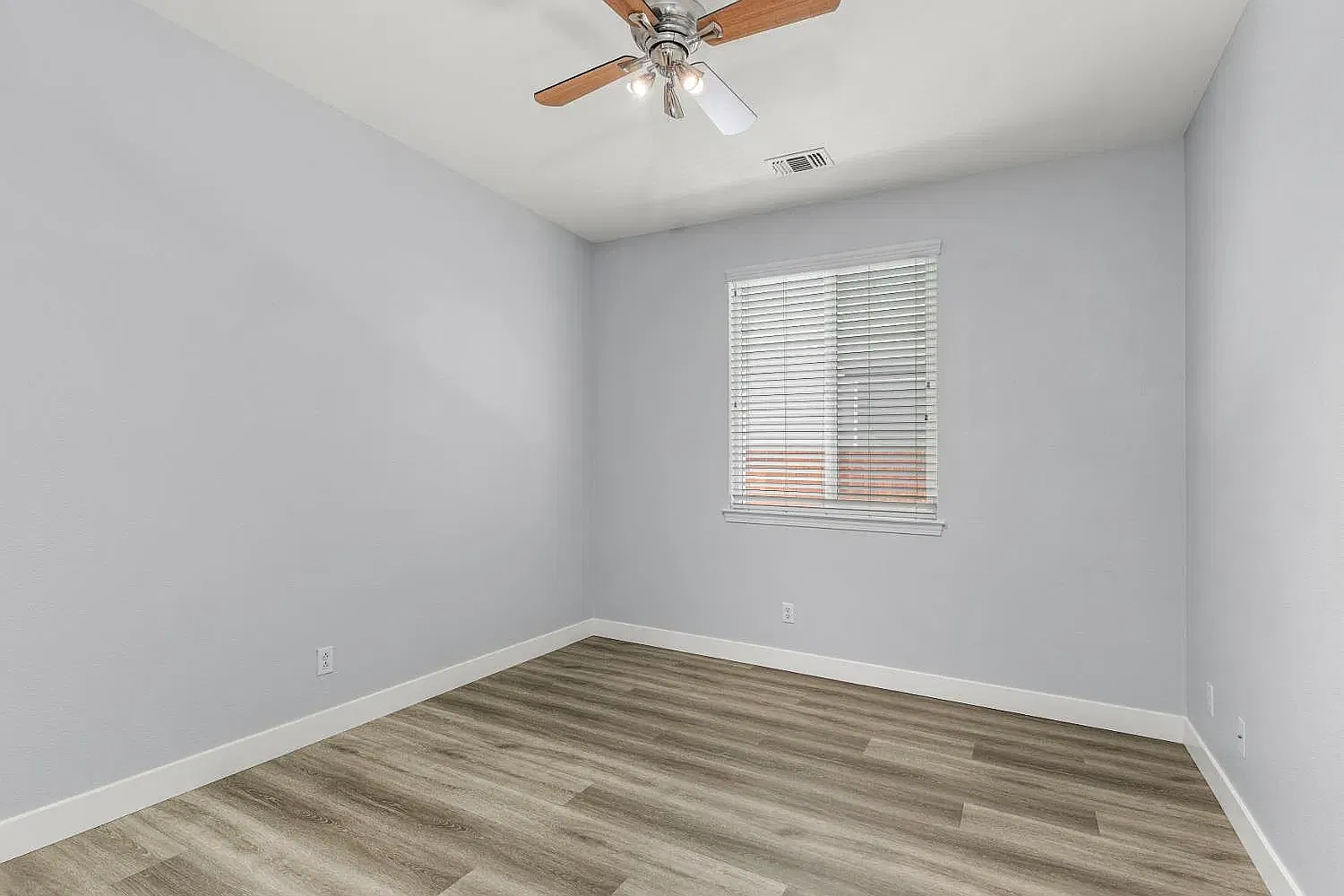 5 bed, 2567 sqft, $3,700 — Photo 4