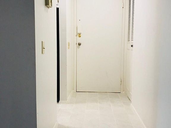 4th image of 6 Shrewsbury Green Dr Unit F