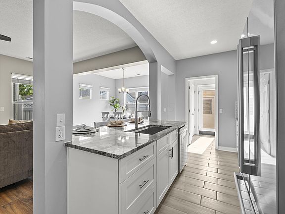 3rd image of 5636 Cardin Blvd