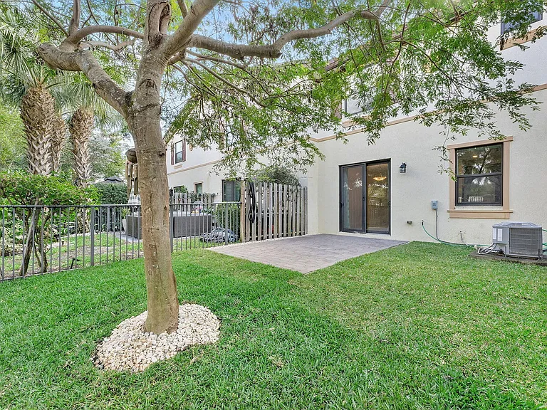12756 Anthorne Ln S — Photo 48