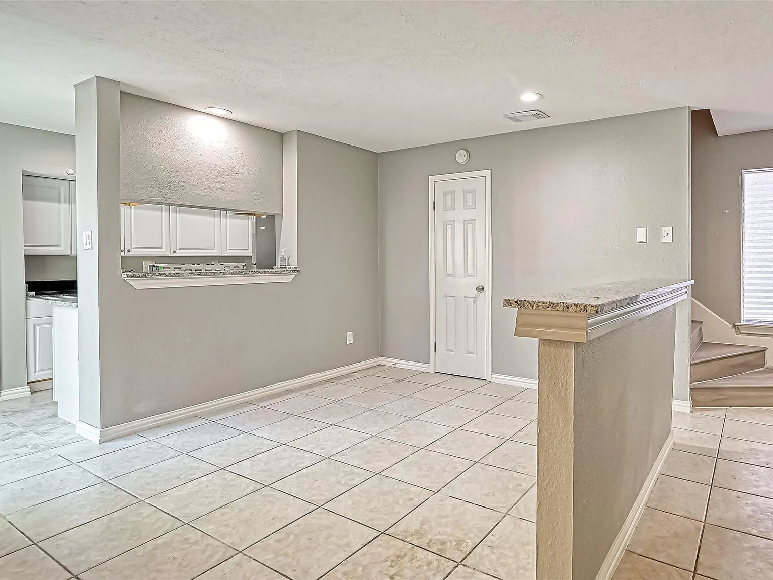 3 bed, 2.5 bath, 1350 sqft, $1,750 — Photo 3