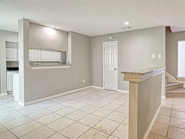10252 Cottage Field Rd — Photo 3