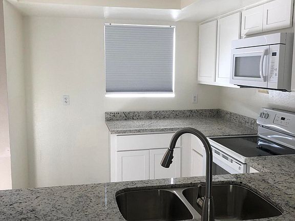 4th image of 1601 W Sunnyside Dr Unit 144