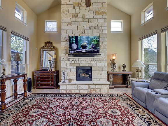 5th image of 307 Duffy Ln