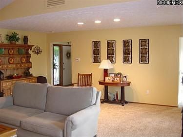3rd image of 32942 Woodhaven Cir