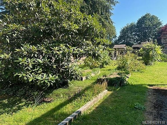 4th image of 8335 Camelot Rd