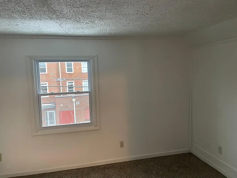 375 Allyn St — Photo 18