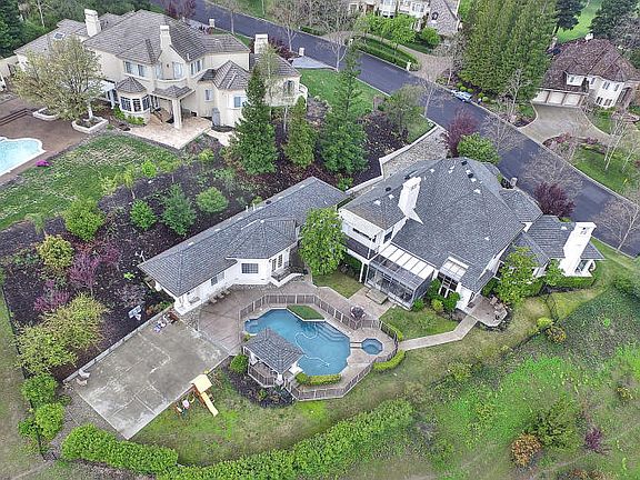2nd image of 3451 Country Club Pl