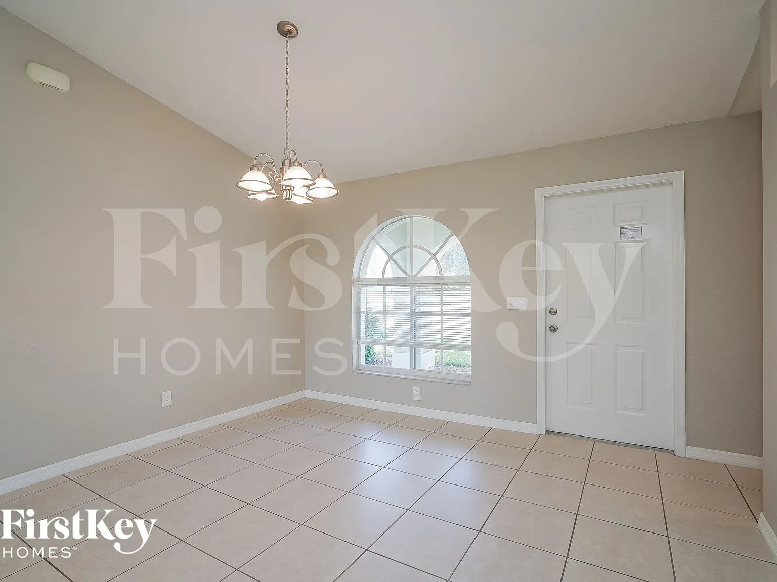 3 bed, 2.0 bath, 1296 sqft, $2,400 — Photo 4