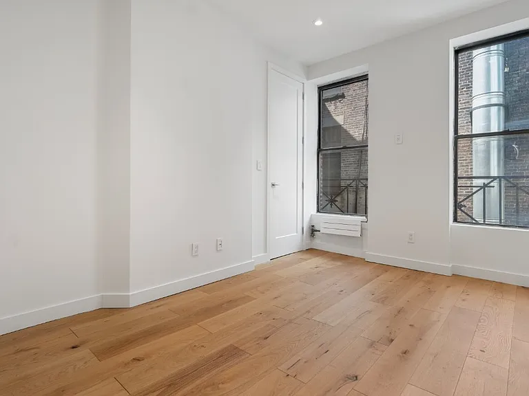 205 10th Ave #2S — Photo 3