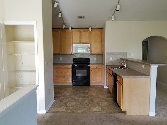 Closet & Kitchen