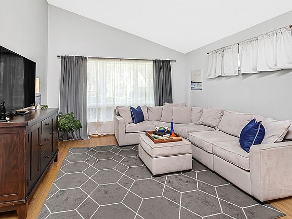2nd image of 3521 Greenwood Ave