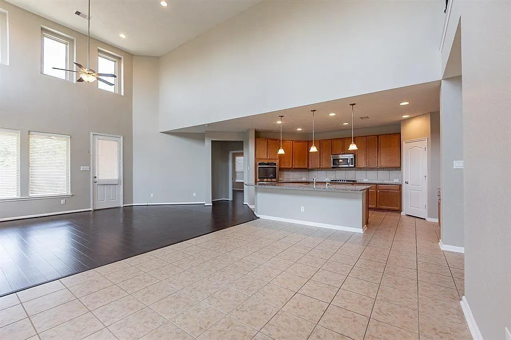 4 bed, 3.5 bath, 3493 sqft, $3,185 — Photo 4