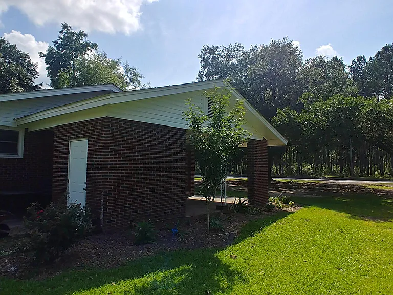 912 Hebron Rd — Photo 2