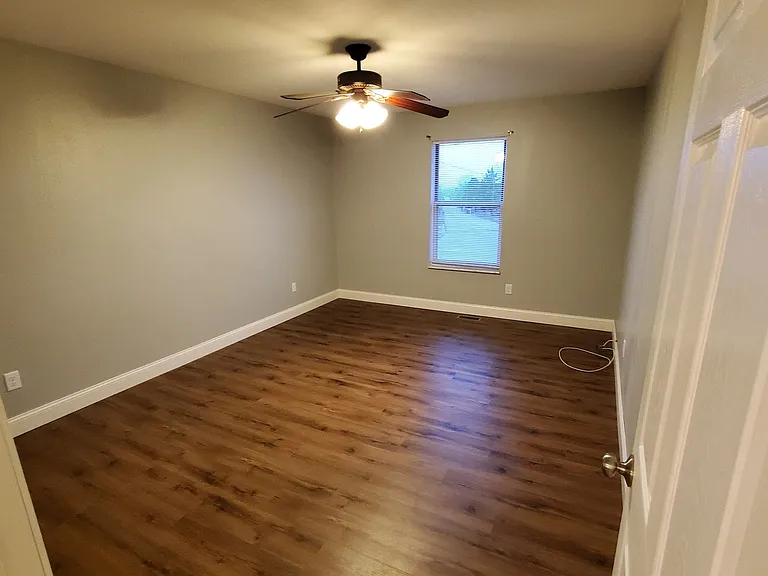 1102 Caulks Hill Rd — Photo 5