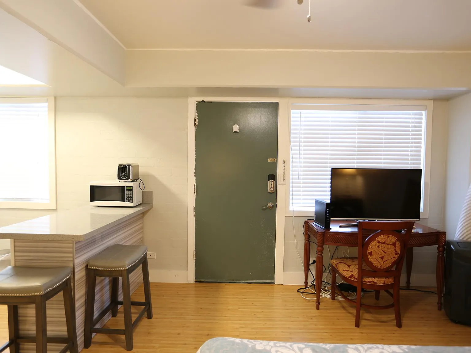 Studio, 300 sqft, $1,550 — Photo 3