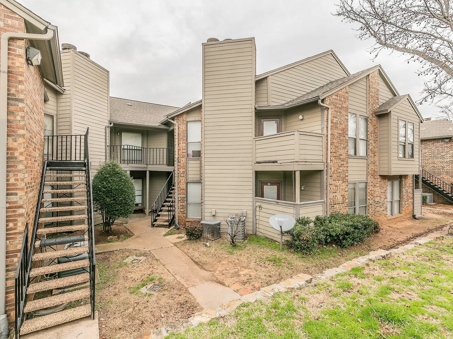 1608 Pecan Chase Cir — Photo 1