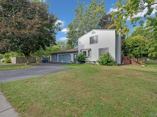 2675 Sinclair Ave, Waterford, MI 48328