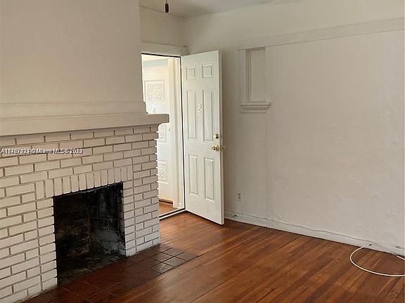 5th image of 315 Eucalyptus St APT 1