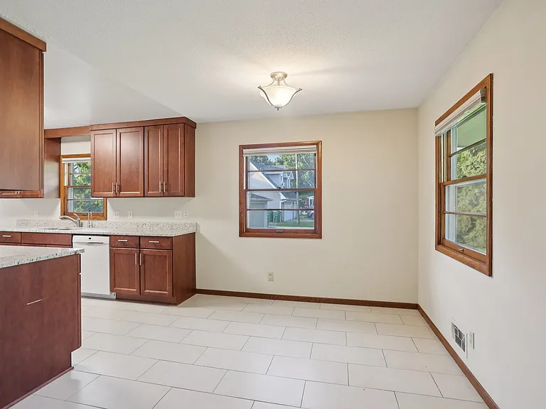 3705 Colorado Ave S — Photo 16