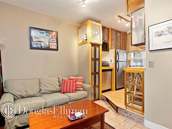3rd image of 517 E 77th St APT 1I