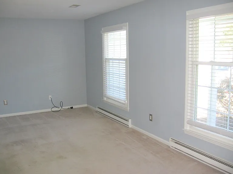 32 Riverside Dr — Photo 3