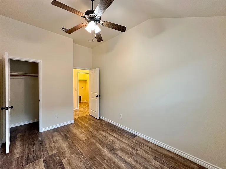 507 Sladecek Dr — Photo 12