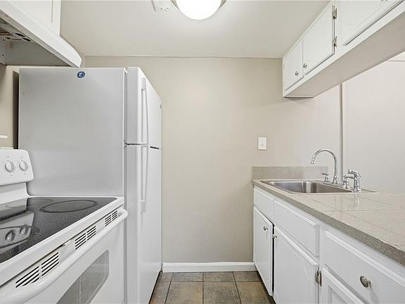 5th image of 109 Hampton Club Dr #3