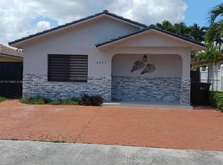 2577 W 70th Pl, Hialeah, FL 33016