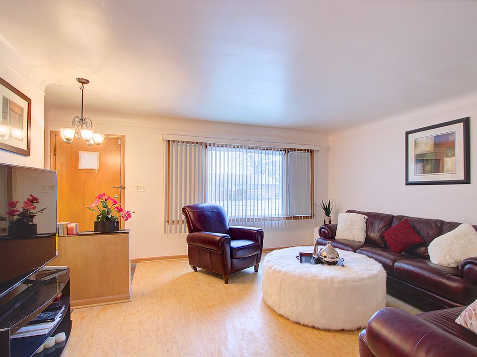 2nd image of 18252 Holland Ave