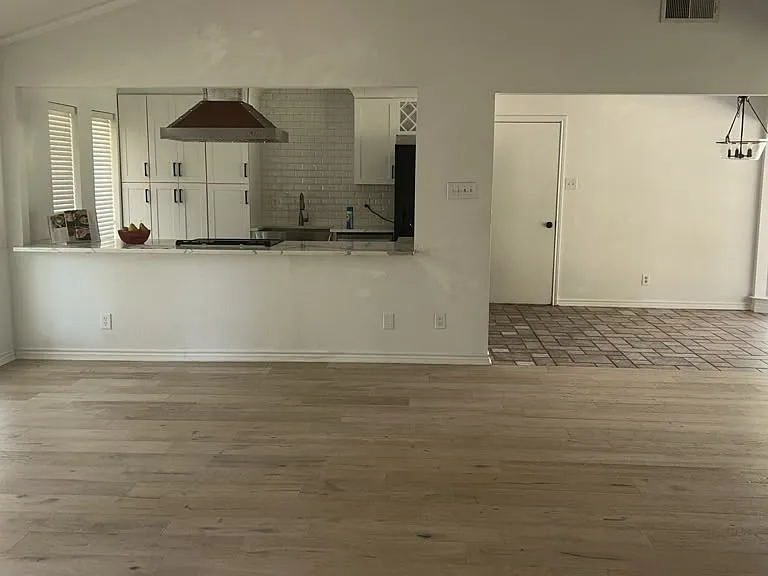 144 Sunset Dr — Photo 3