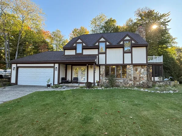 7036 Woodlea Rd W, Oscoda, MI 48750