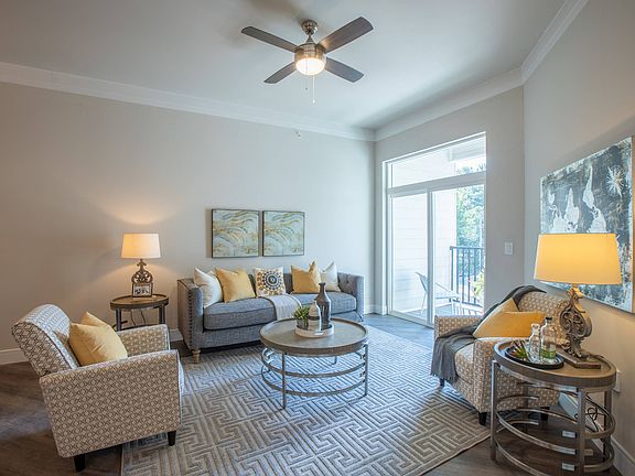 5th image of 226 E Lockwood Ave #208