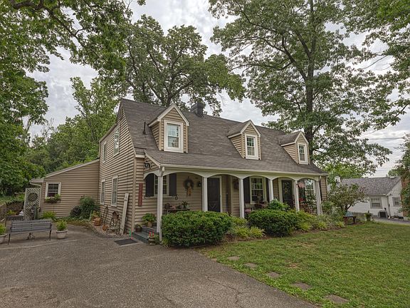 3rd image of 1141 Forest Lawn Dr