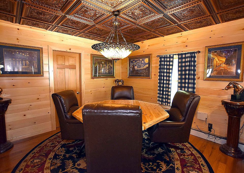 Comfortable Dining Room