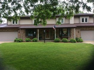 9318 S 29th St, Franklin, WI 53132