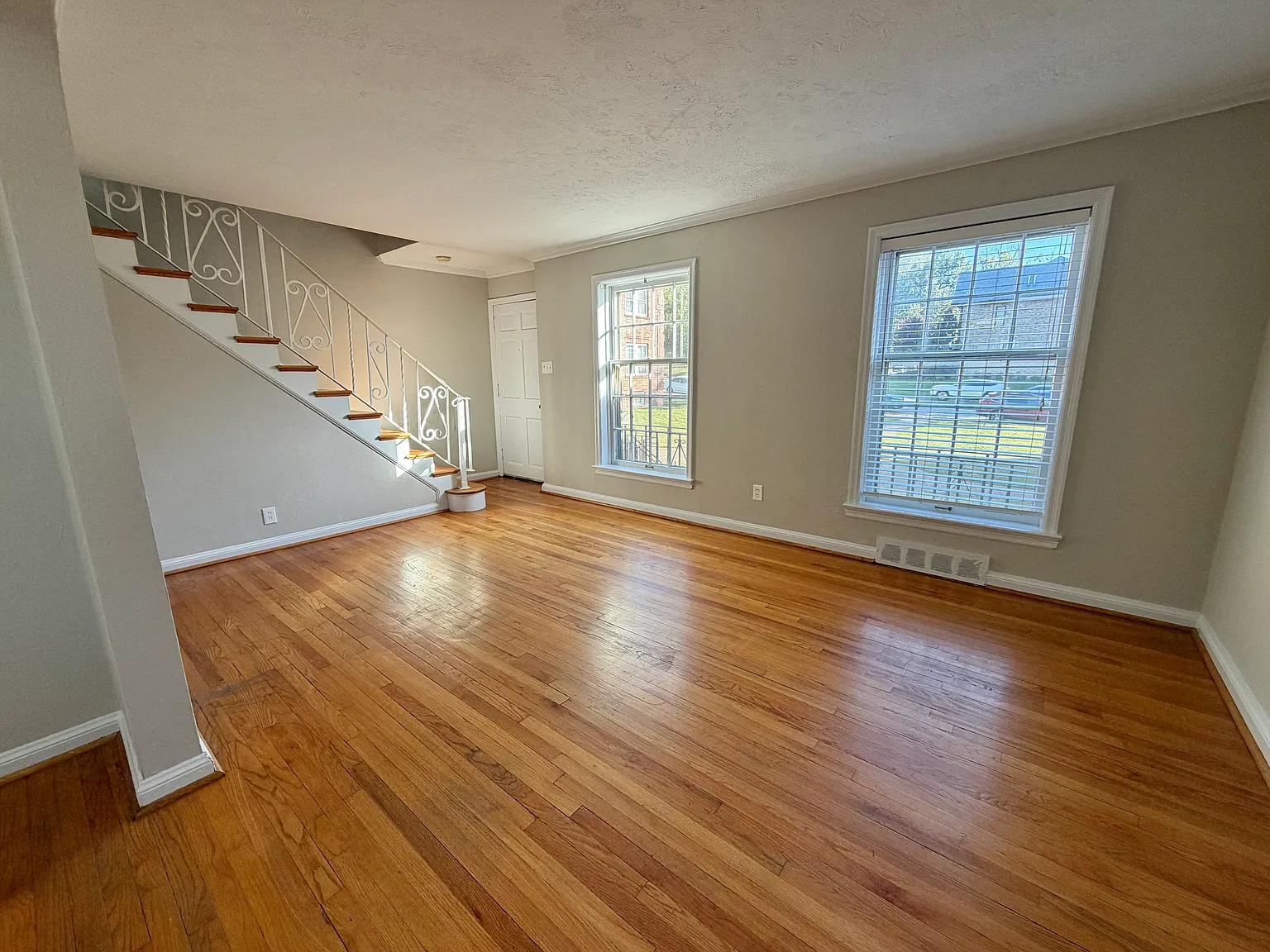 3 bed, $1,595 — Photo 2