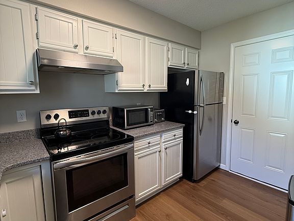 4th image of 2830 Sterling Dr