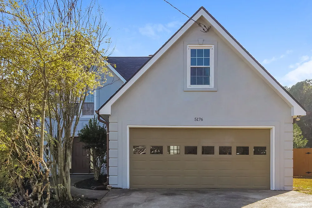 3 bed, 2.5 bath, 1837 sqft, $2,075 — Photo 1