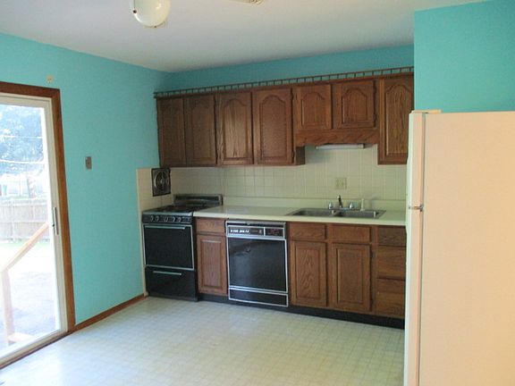 4th image of 330 Raymond Dr