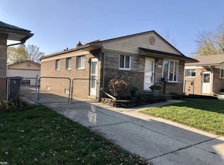 19430 Broadacres St, Clinton Township, MI 48035