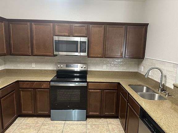 3rd image of 4911 Key Lime Dr Unit 201
