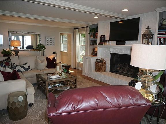 5th image of 6390 Lake Shore Dr