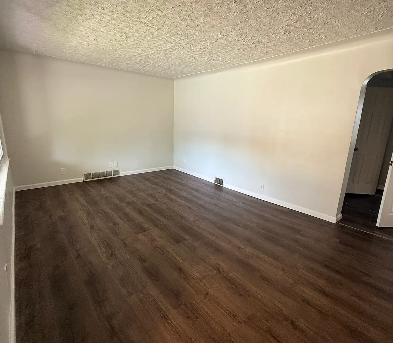 3 bed, 1200 sqft, $1,700 — Photo 3