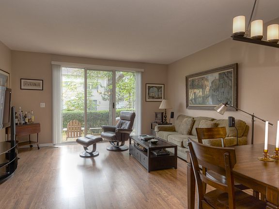 5th image of 327 Glen Leven Ct #327