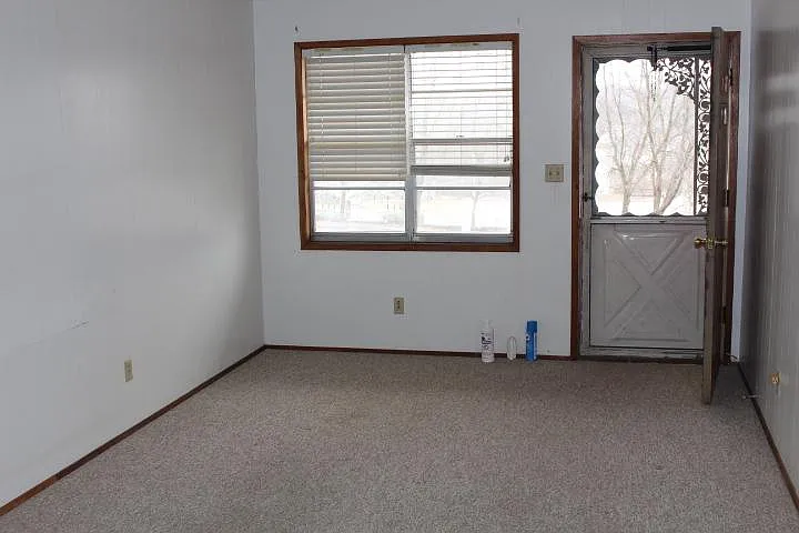 115 S Sterling Ave — Photo 2