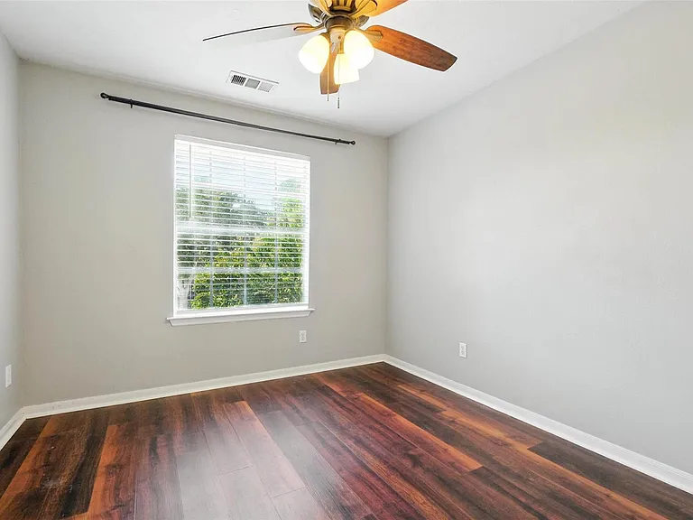 10222 Thornmont Ln — Photo 11
