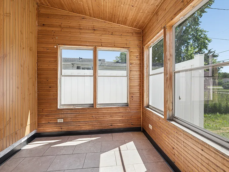 1805 Kelly Ave — Photo 15
