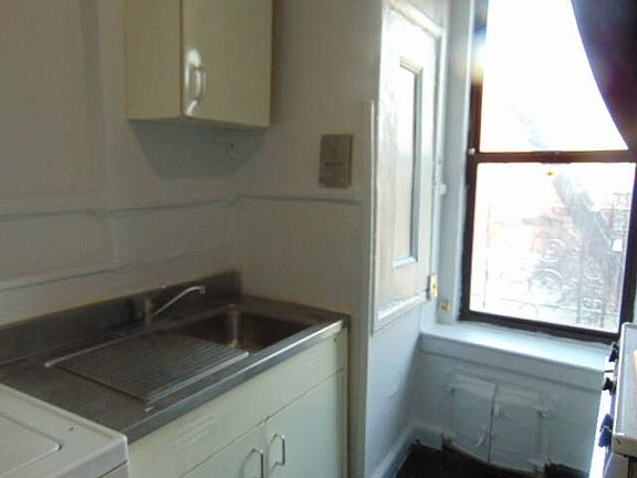2nd image of 1961 Mapes Ave #23